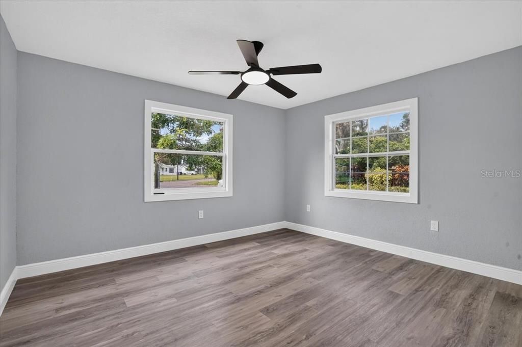 For Sale: $354,900 (2 beds, 1 baths, 1031 Square Feet)