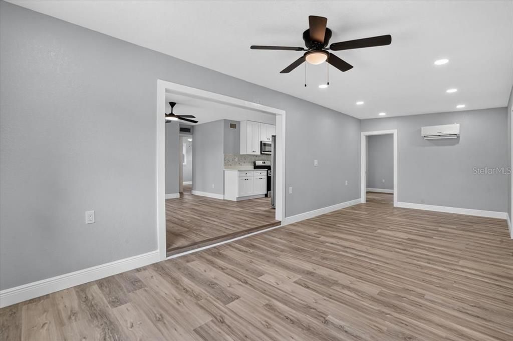 For Sale: $354,900 (2 beds, 1 baths, 1031 Square Feet)