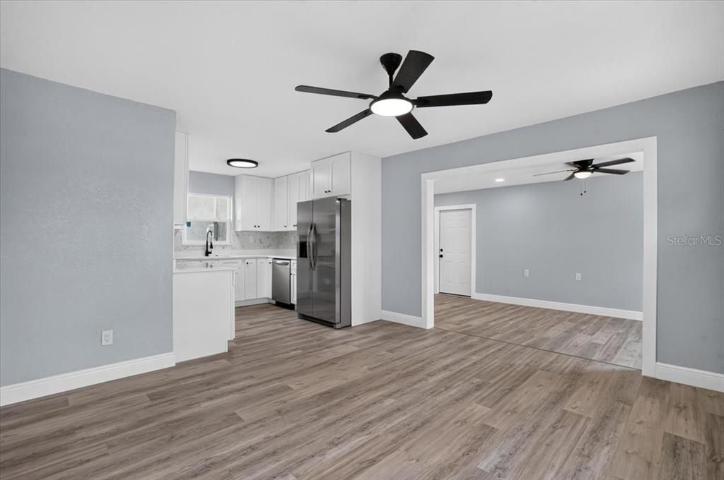 For Sale: $354,900 (2 beds, 1 baths, 1031 Square Feet)
