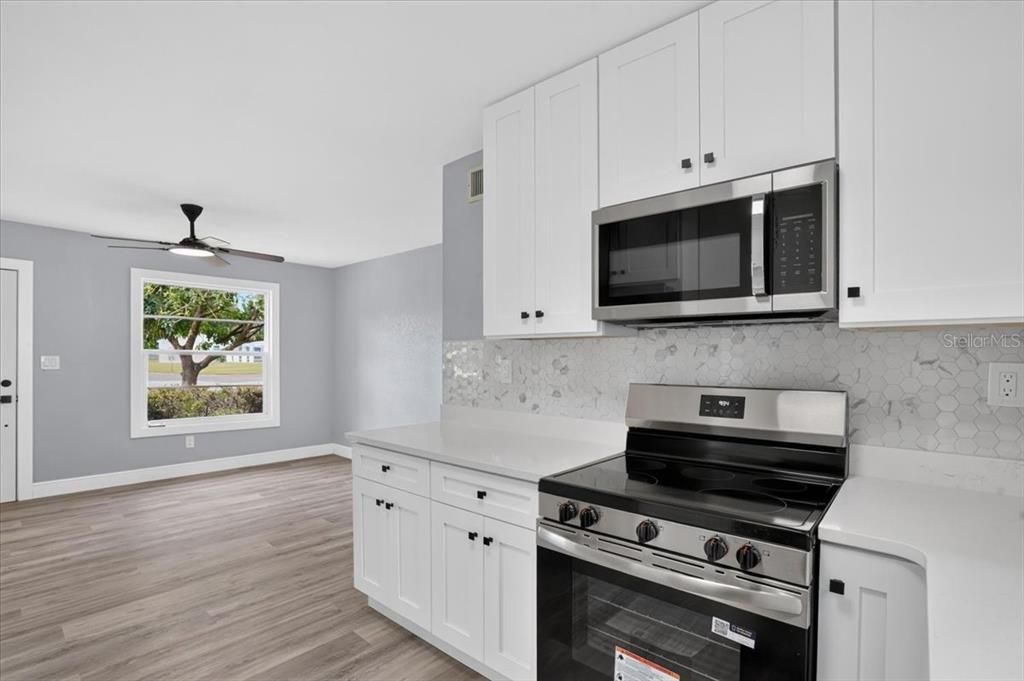For Sale: $354,900 (2 beds, 1 baths, 1031 Square Feet)