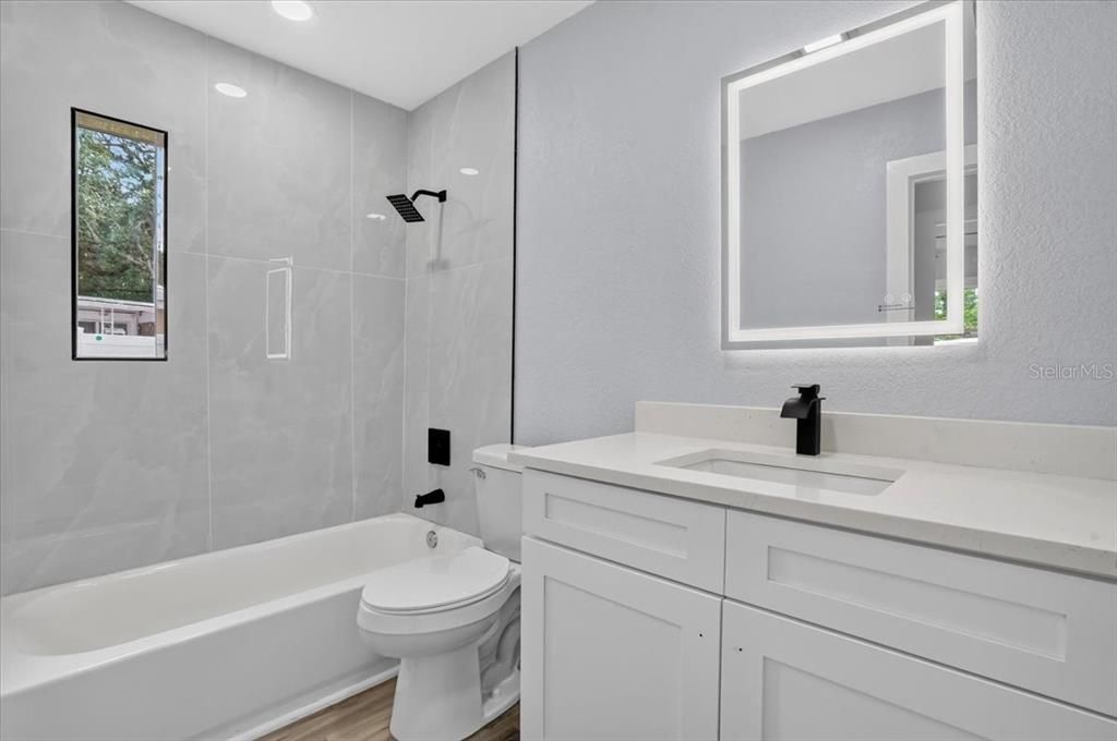 For Sale: $354,900 (2 beds, 1 baths, 1031 Square Feet)