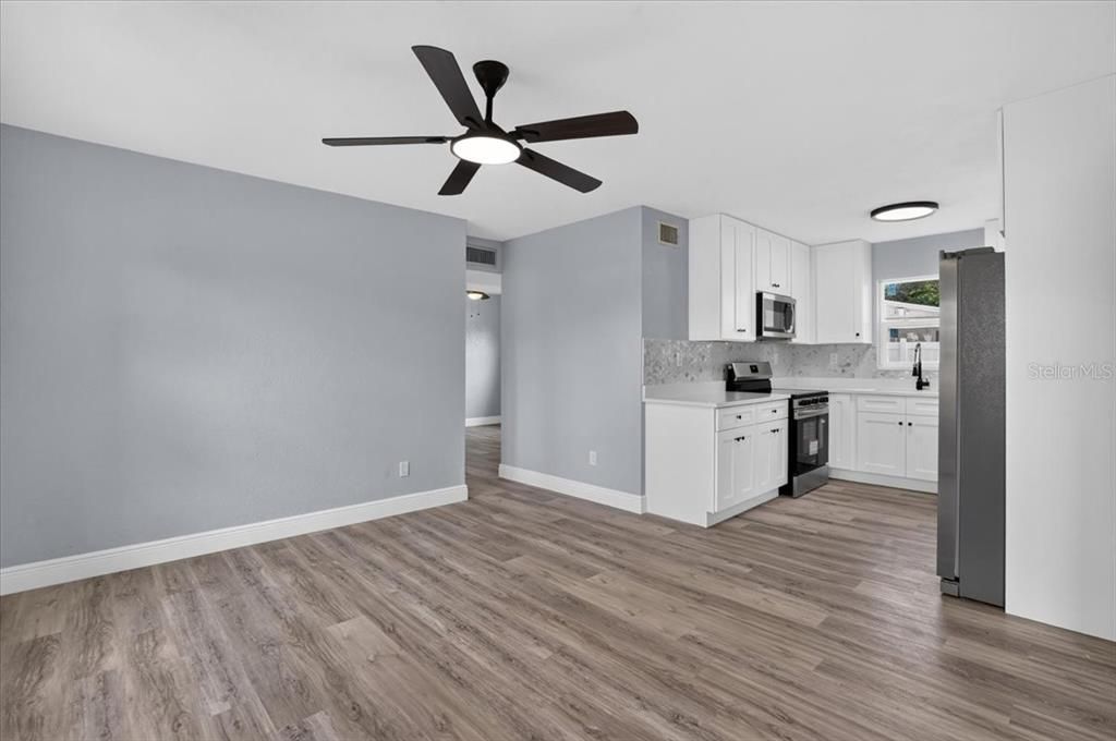 For Sale: $354,900 (2 beds, 1 baths, 1031 Square Feet)