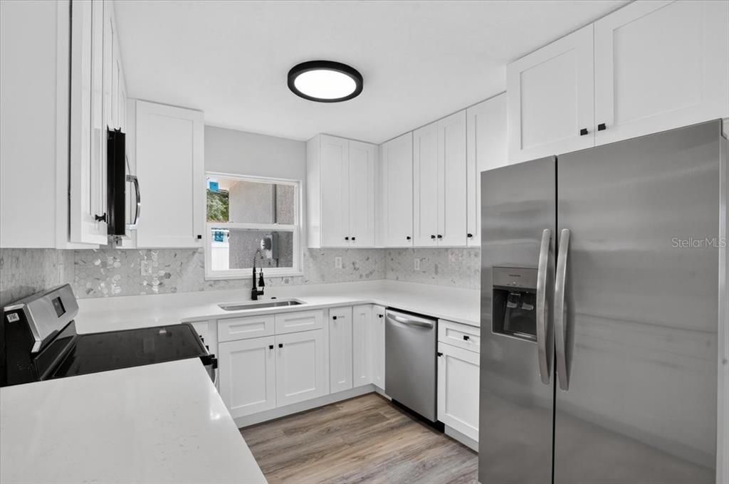 For Sale: $354,900 (2 beds, 1 baths, 1031 Square Feet)