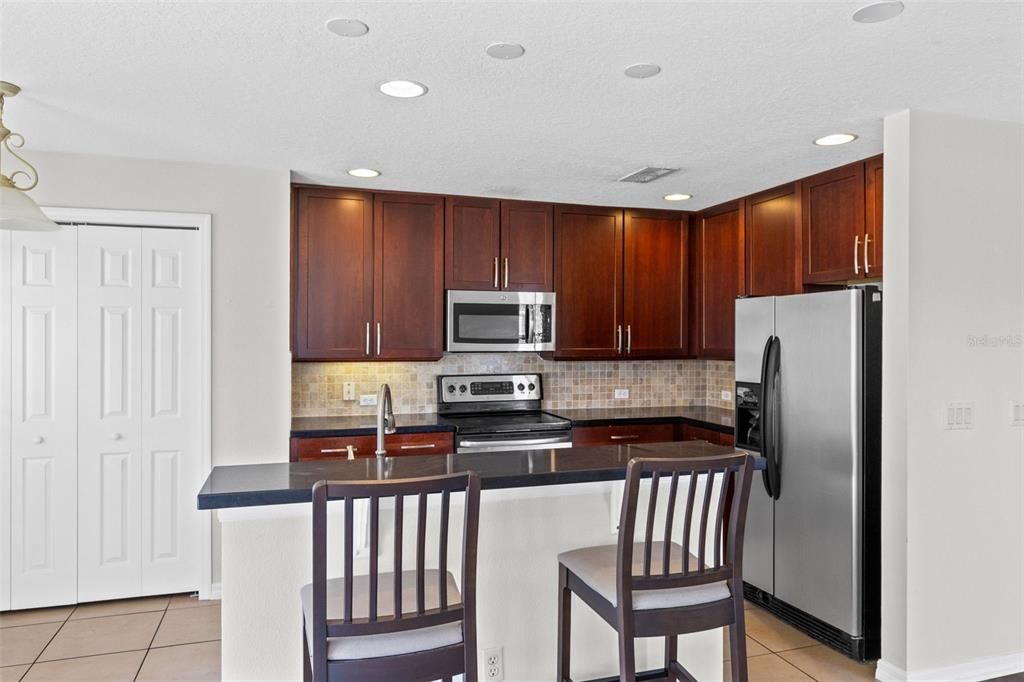 For Sale: $339,900 (3 beds, 3 baths, 1828 Square Feet)