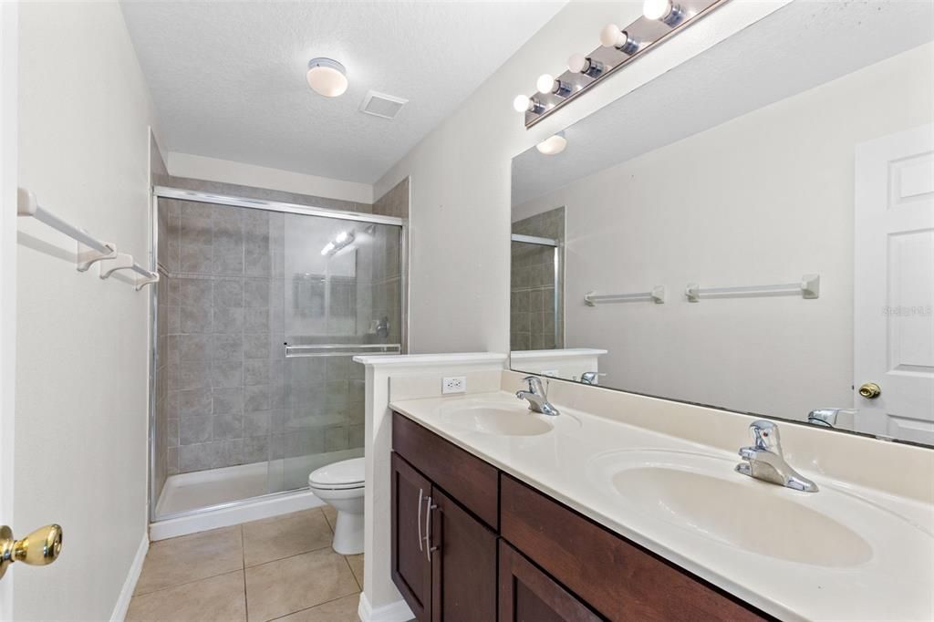 For Sale: $339,900 (3 beds, 3 baths, 1828 Square Feet)