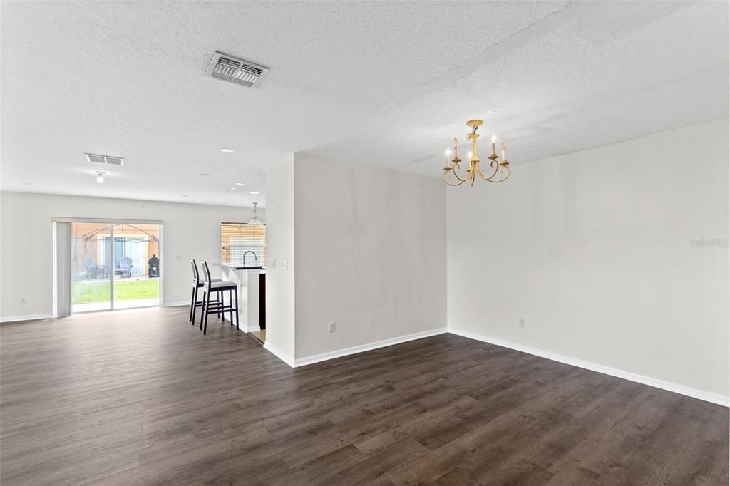 For Sale: $339,900 (3 beds, 3 baths, 1828 Square Feet)