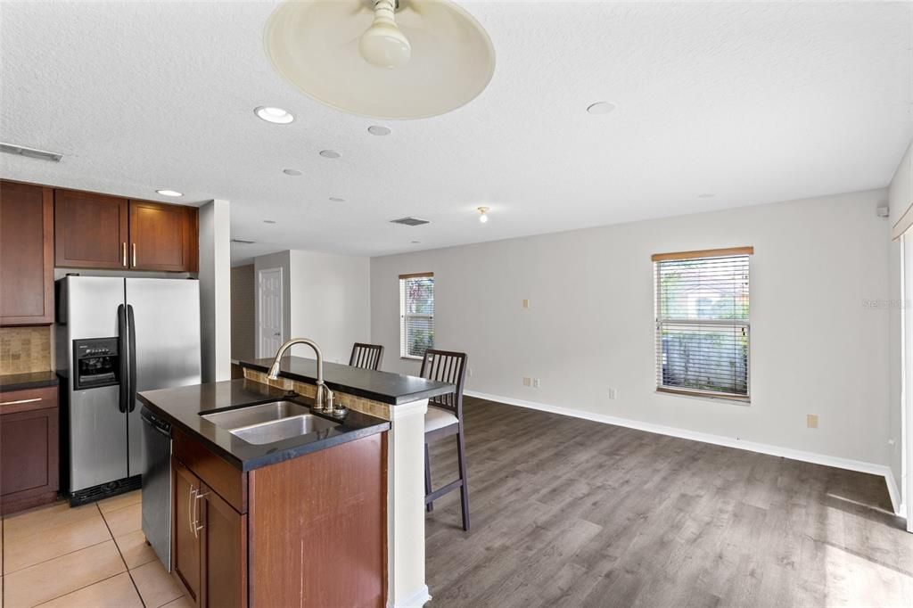 For Sale: $339,900 (3 beds, 3 baths, 1828 Square Feet)