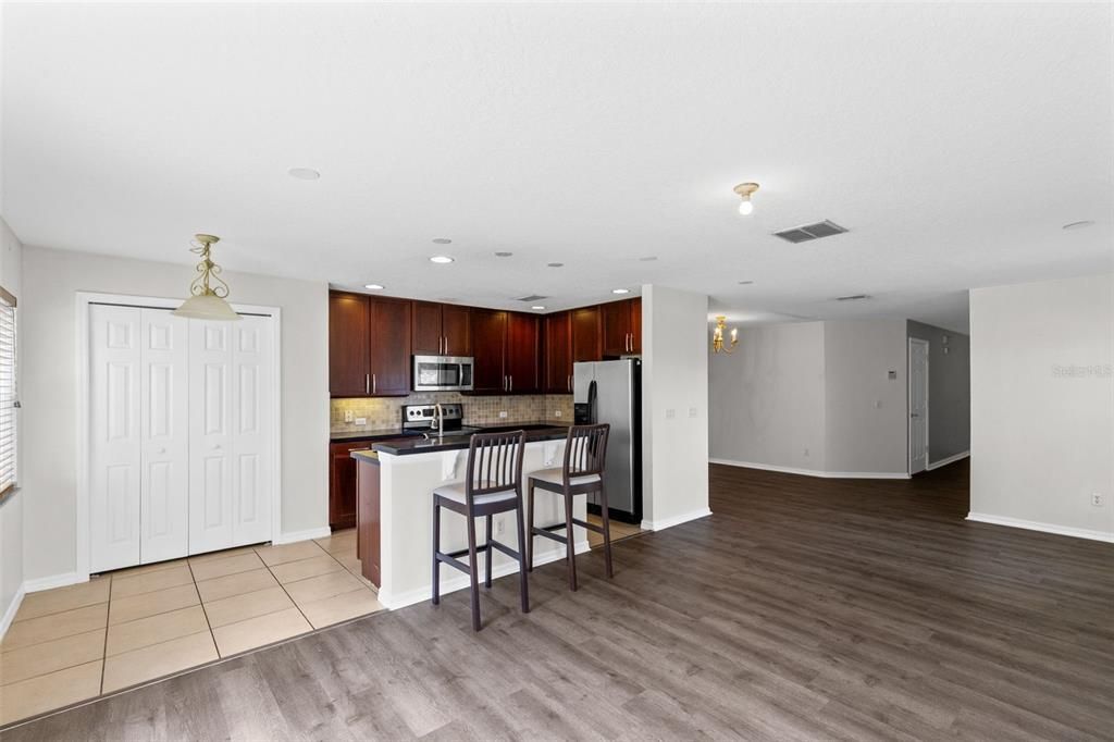 For Sale: $339,900 (3 beds, 3 baths, 1828 Square Feet)
