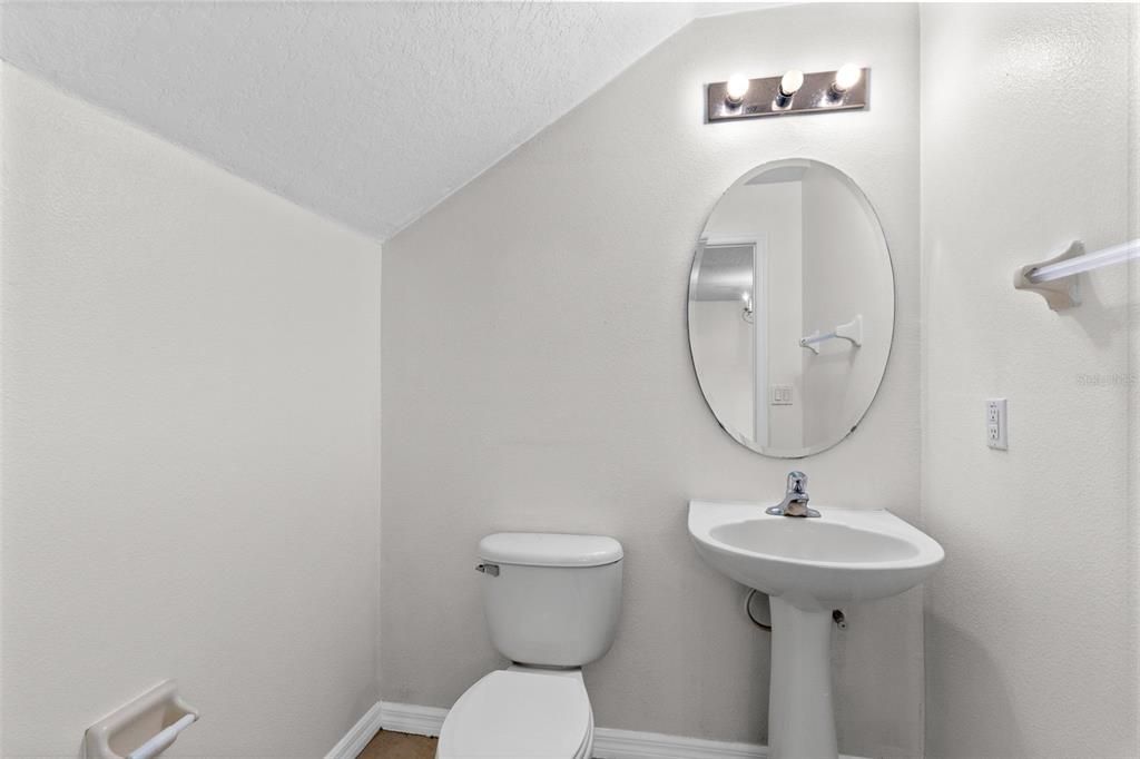 For Sale: $339,900 (3 beds, 3 baths, 1828 Square Feet)