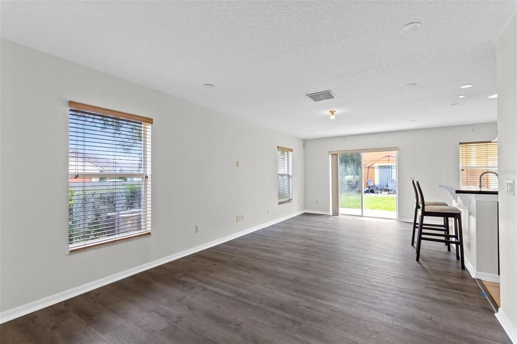 For Sale: $339,900 (3 beds, 3 baths, 1828 Square Feet)