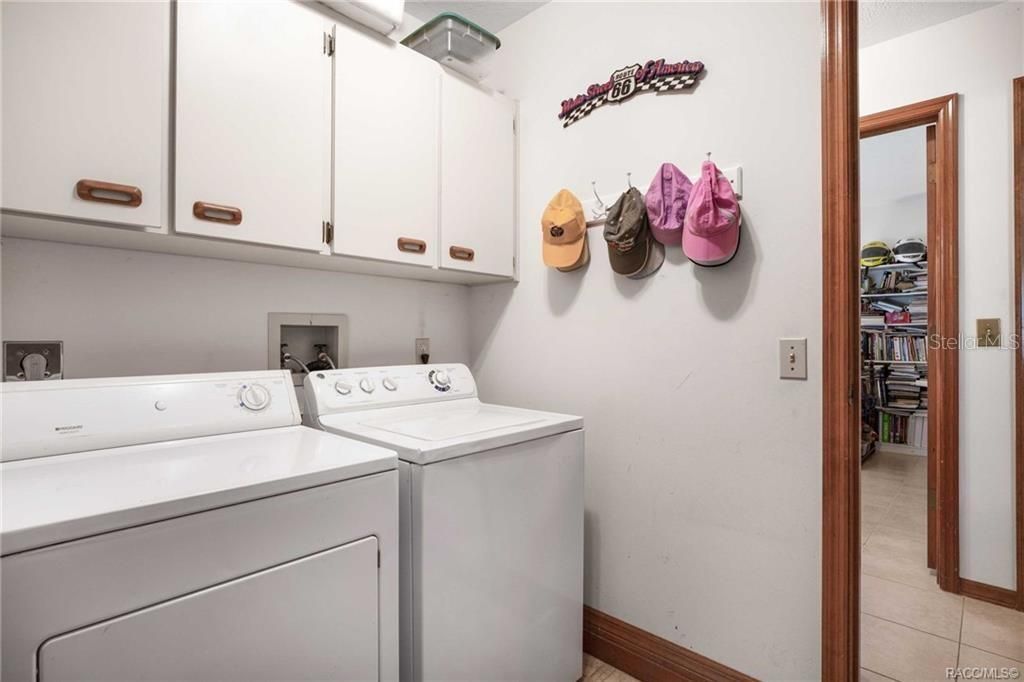 For Sale: $315,000 (2 beds, 2 baths, 2014 Square Feet)