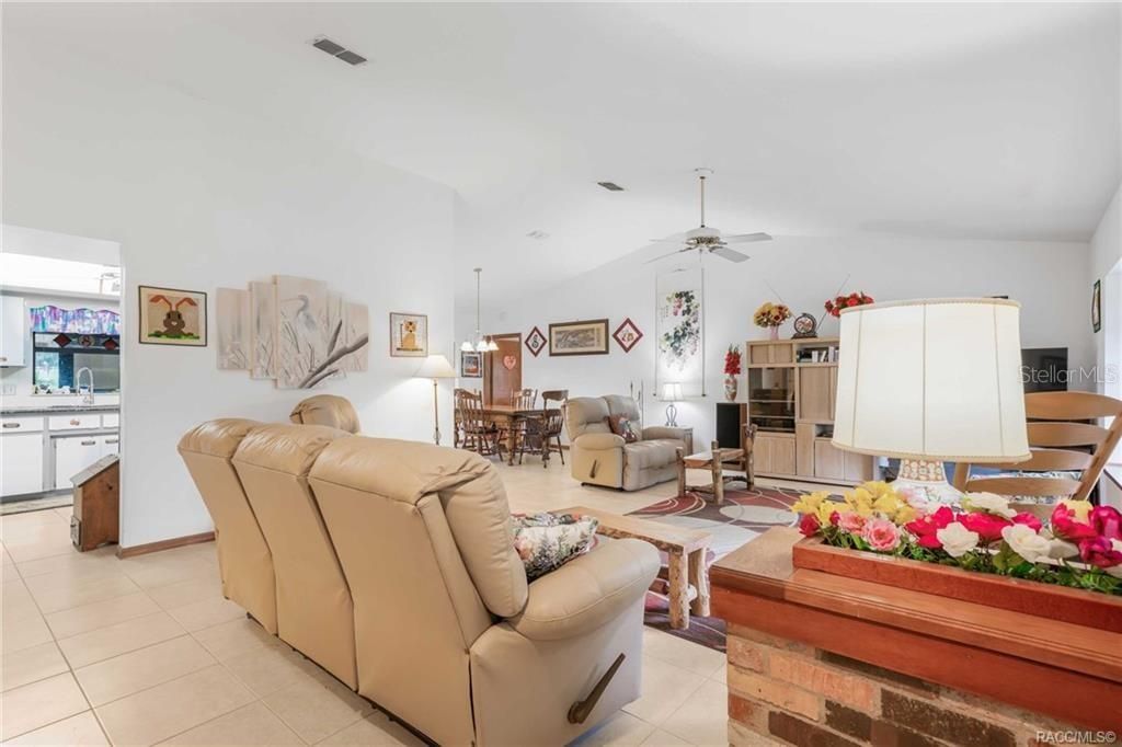 For Sale: $315,000 (2 beds, 2 baths, 2014 Square Feet)