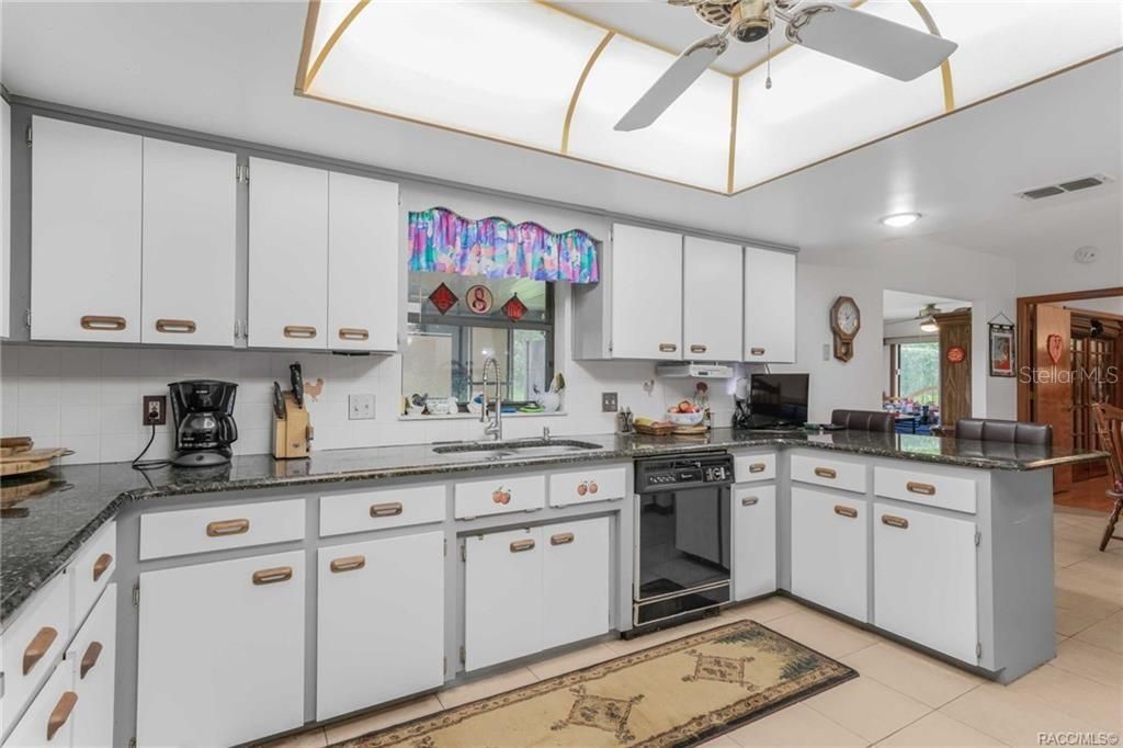 For Sale: $315,000 (2 beds, 2 baths, 2014 Square Feet)