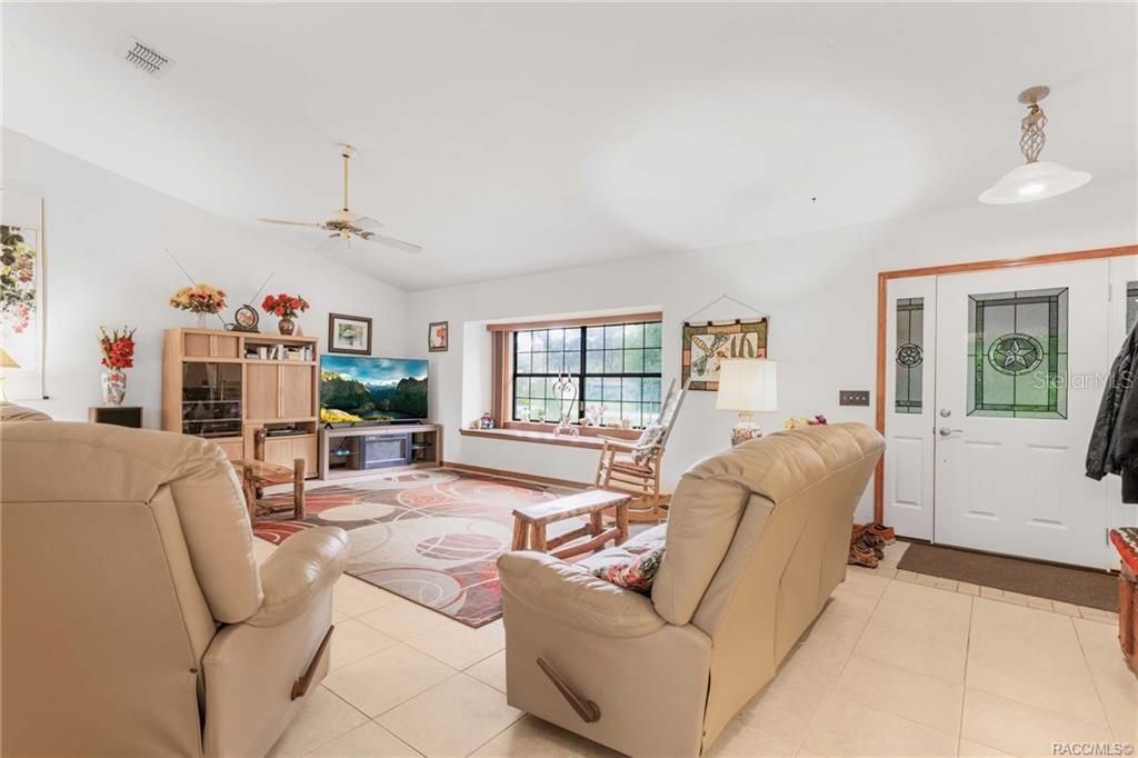For Sale: $315,000 (2 beds, 2 baths, 2014 Square Feet)