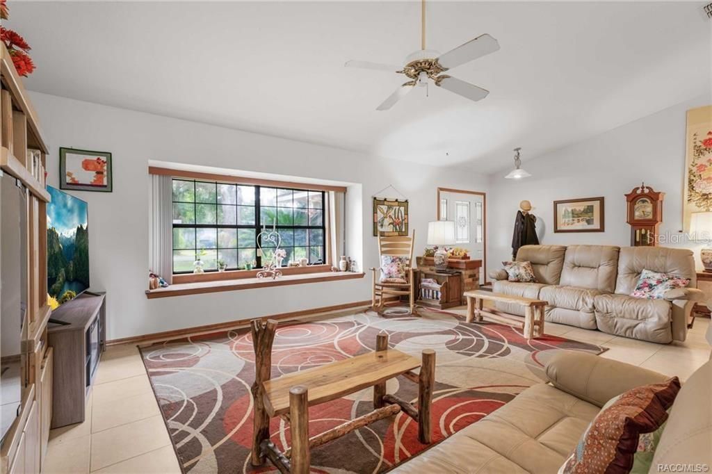 For Sale: $315,000 (2 beds, 2 baths, 2014 Square Feet)