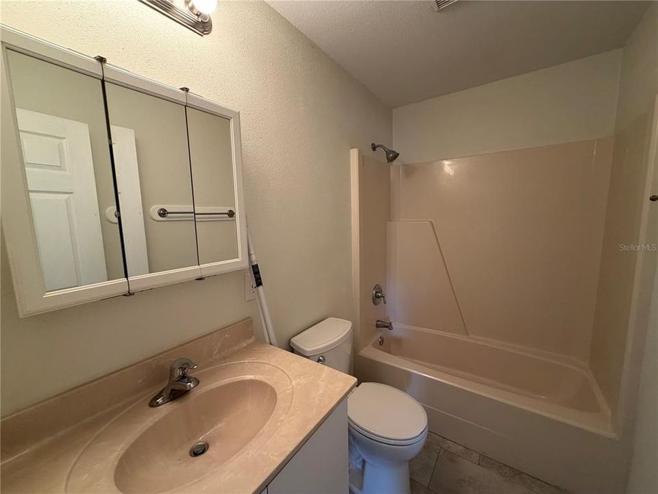 For Rent: $1,450 (2 beds, 1 baths, 728 Square Feet)