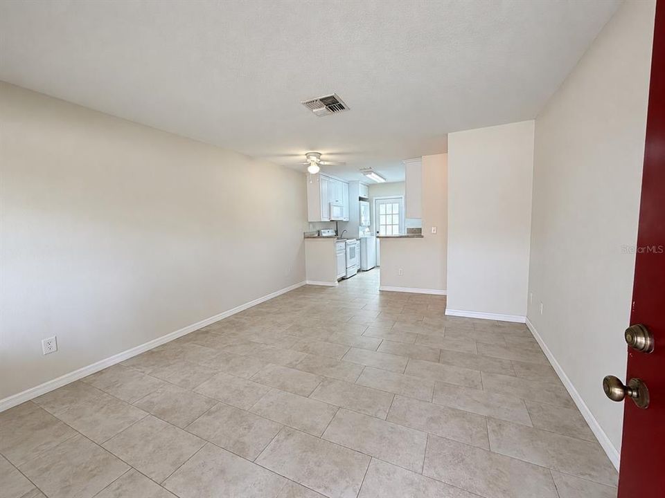 For Rent: $1,450 (2 beds, 1 baths, 728 Square Feet)