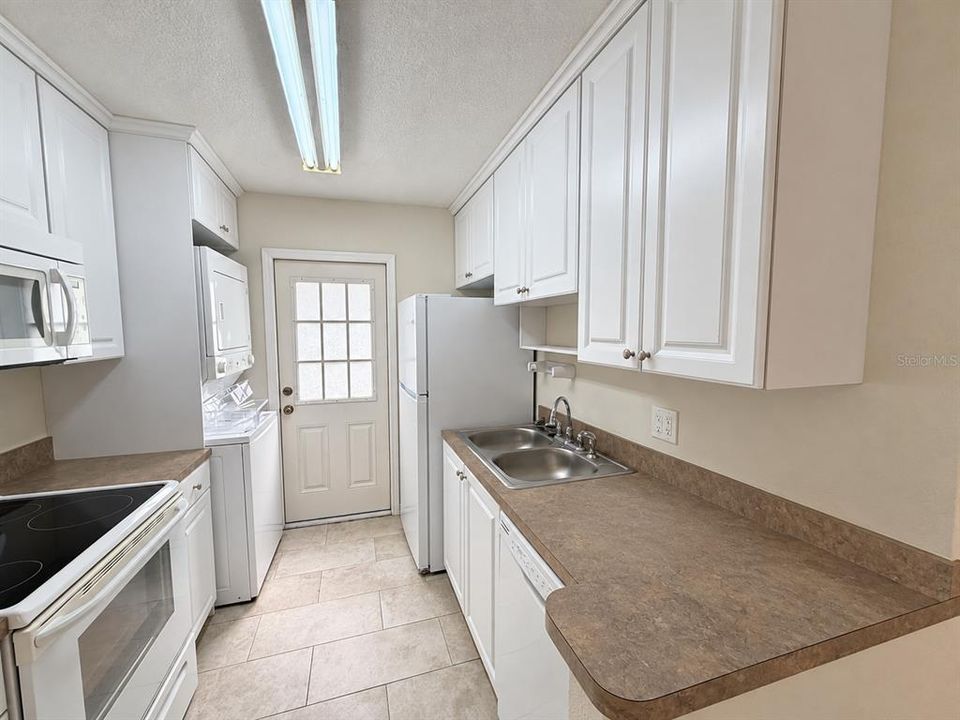 For Rent: $1,450 (2 beds, 1 baths, 728 Square Feet)