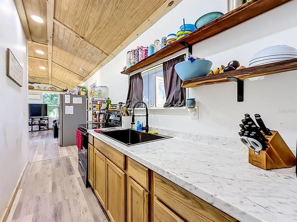 For Sale: $498,000 (2 beds, 1 baths, 644 Square Feet)