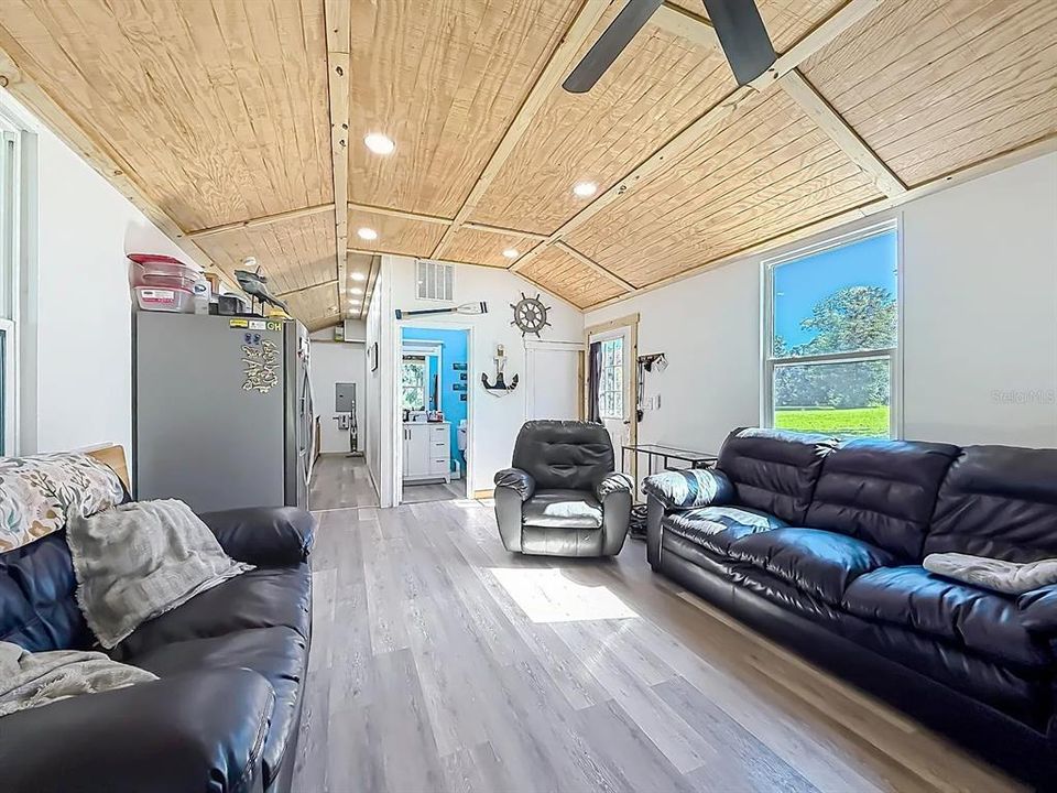 For Sale: $498,000 (2 beds, 1 baths, 644 Square Feet)