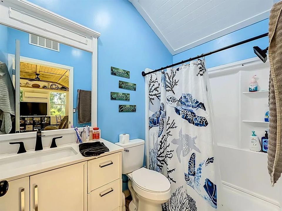 For Sale: $498,000 (2 beds, 1 baths, 644 Square Feet)