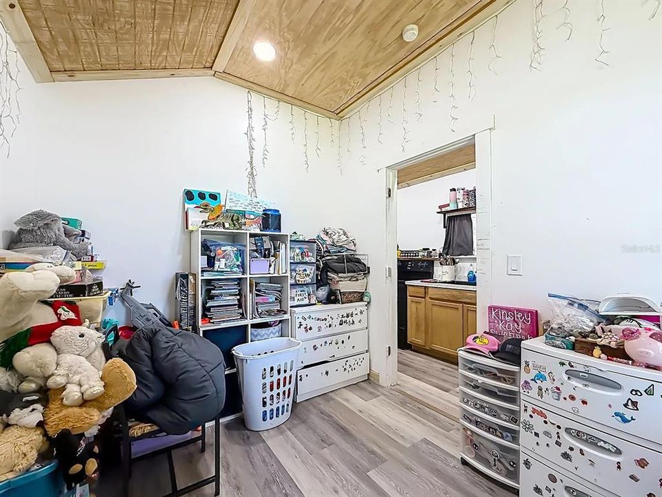 For Sale: $498,000 (2 beds, 1 baths, 644 Square Feet)