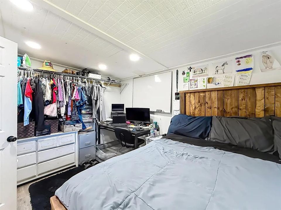 For Sale: $498,000 (2 beds, 1 baths, 644 Square Feet)