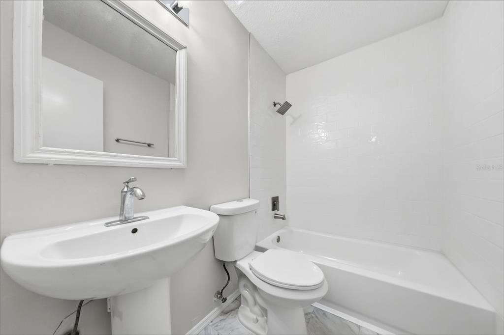 На продажу: $299,900 (3 спален, 2 ванн, 1394 Квадратных фут)