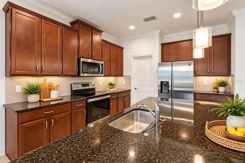 For Rent: $2,750 (4 beds, 2 baths, 1896 Square Feet)