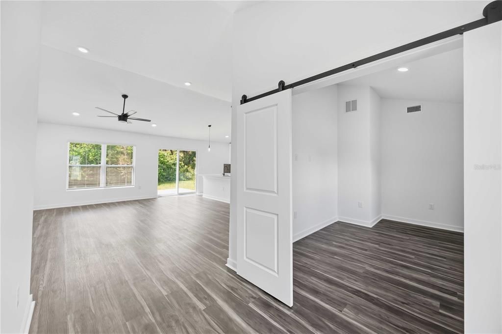 En Venta: $299,900 (3 camas, 2 baños, 1620 Pies cuadrados)