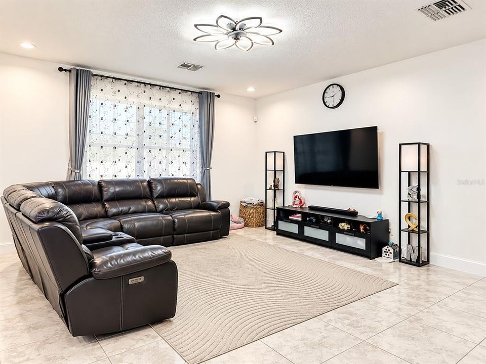 В аренду: $2,550 (4 спален, 3 ванн, 2606 Квадратных фут)