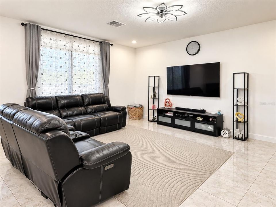 В аренду: $2,550 (4 спален, 3 ванн, 2606 Квадратных фут)