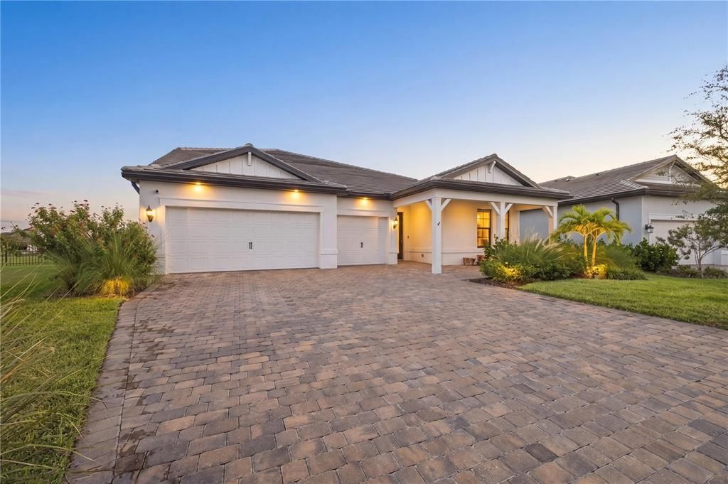 For Sale: $1,399,000 (5 beds, 5 baths, 4289 Square Feet)