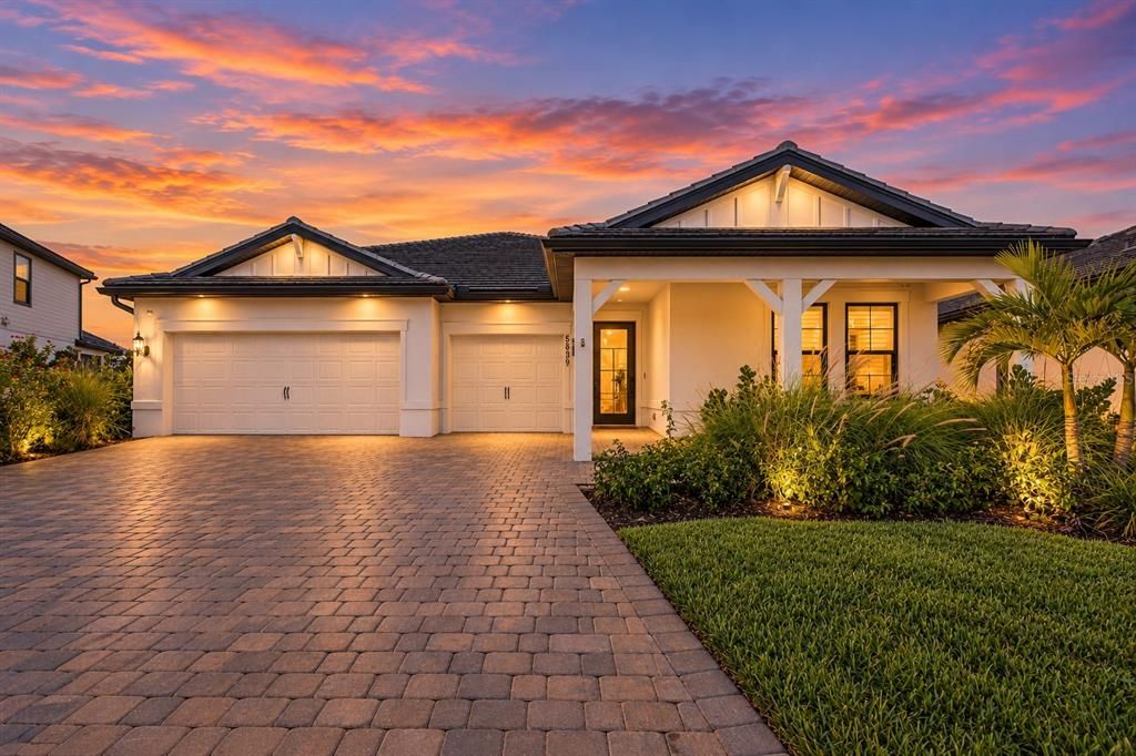 For Sale: $1,399,000 (5 beds, 5 baths, 4289 Square Feet)