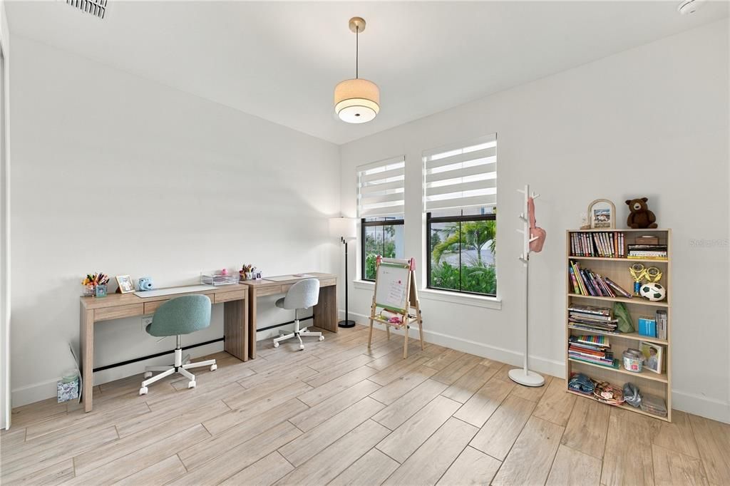 For Sale: $1,399,000 (5 beds, 5 baths, 4289 Square Feet)