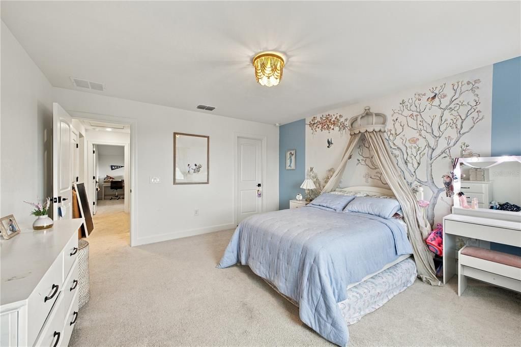 For Sale: $1,399,000 (5 beds, 5 baths, 4289 Square Feet)
