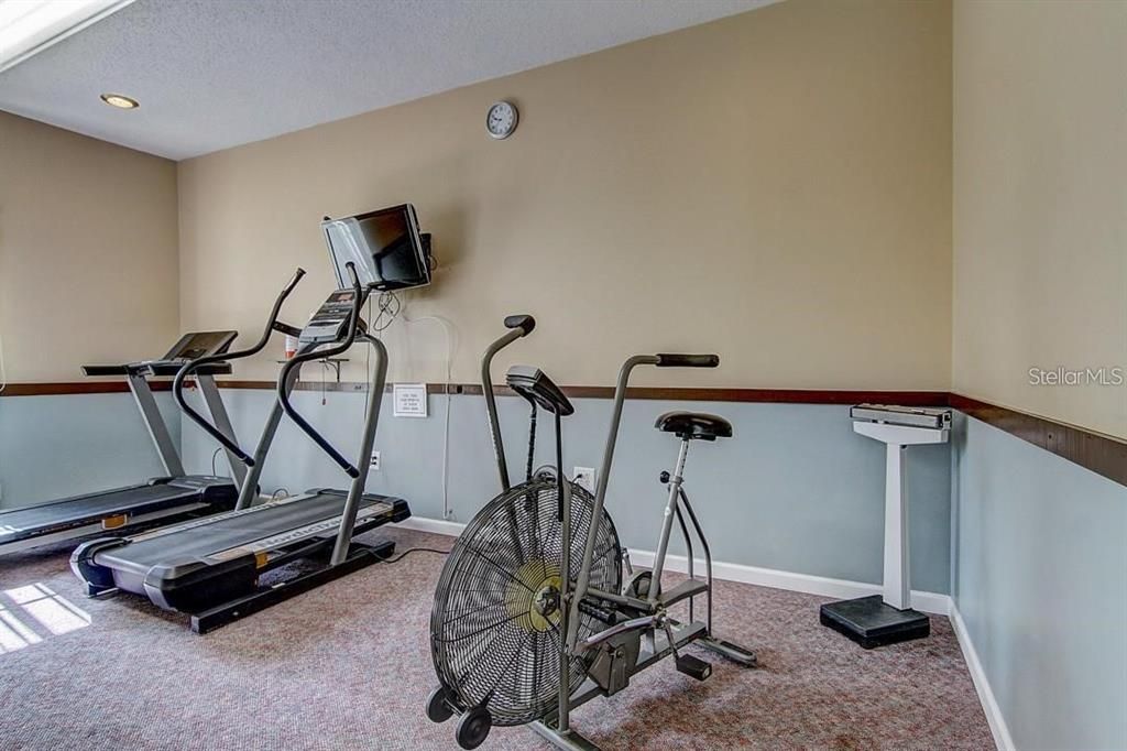For Sale: $124,500 (1 beds, 1 baths, 646 Square Feet)