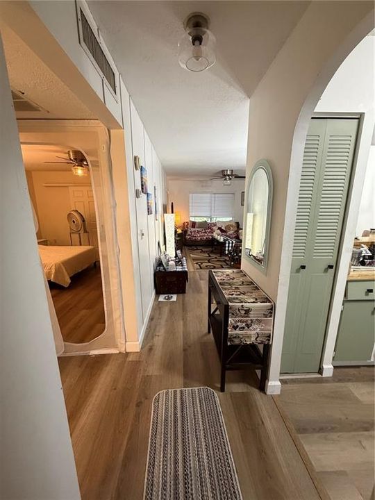 For Sale: $124,500 (1 beds, 1 baths, 646 Square Feet)