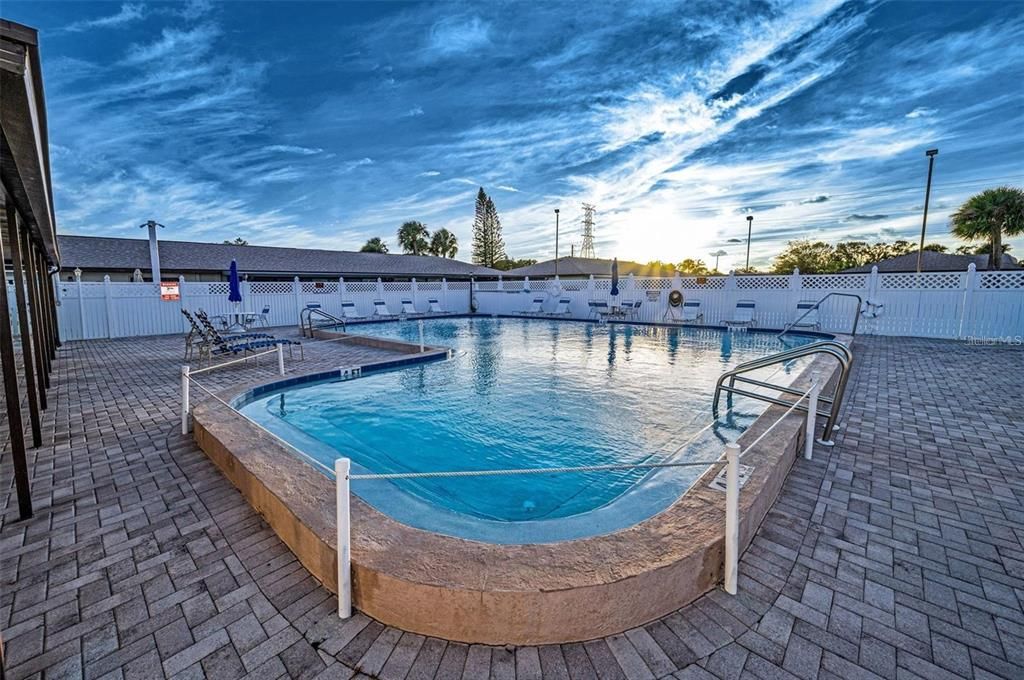 For Sale: $124,500 (1 beds, 1 baths, 646 Square Feet)