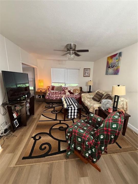 For Sale: $124,500 (1 beds, 1 baths, 646 Square Feet)