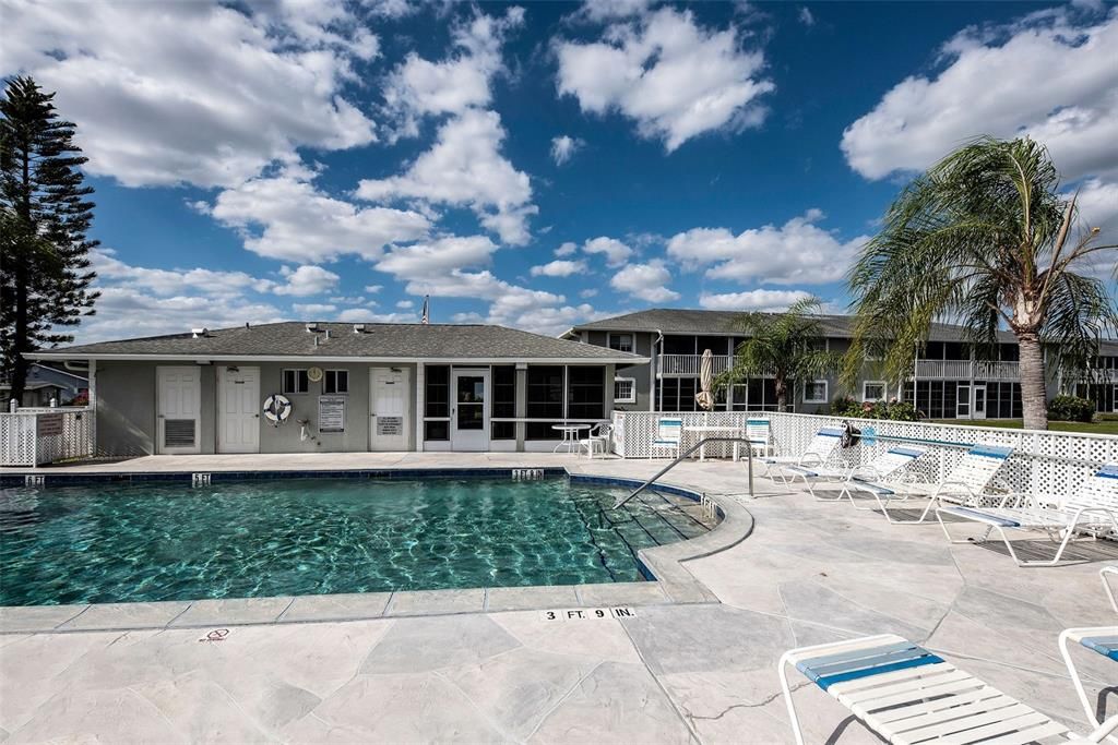 For Sale: $147,500 (2 beds, 2 baths, 897 Square Feet)
