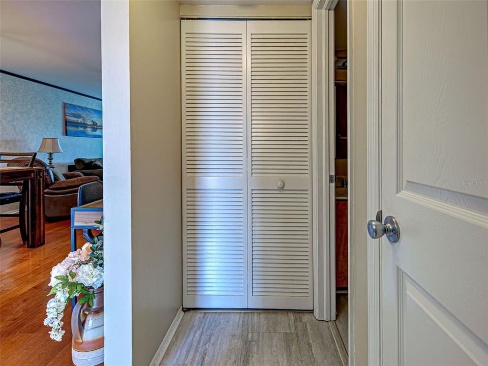 For Sale: $147,500 (2 beds, 2 baths, 897 Square Feet)