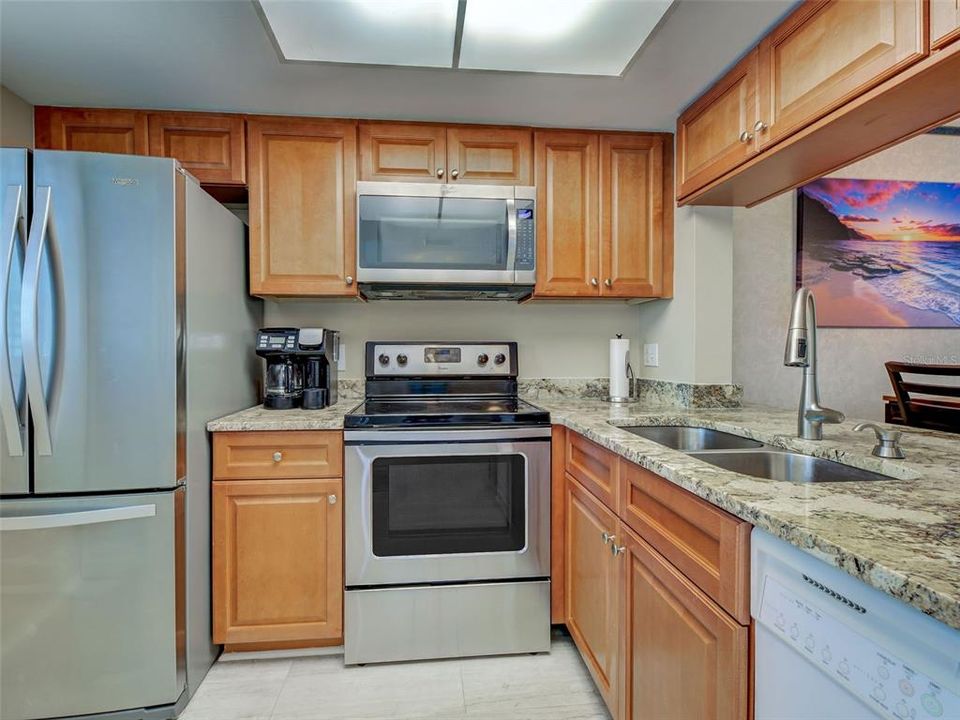 For Sale: $147,500 (2 beds, 2 baths, 897 Square Feet)