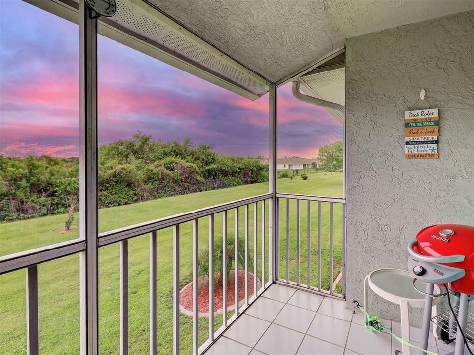 For Sale: $147,500 (2 beds, 2 baths, 897 Square Feet)