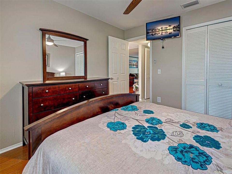 For Sale: $147,500 (2 beds, 2 baths, 897 Square Feet)
