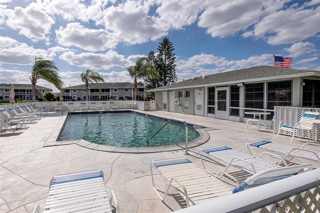 For Sale: $147,500 (2 beds, 2 baths, 897 Square Feet)