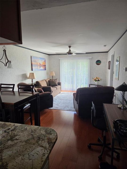 For Sale: $147,500 (2 beds, 2 baths, 897 Square Feet)