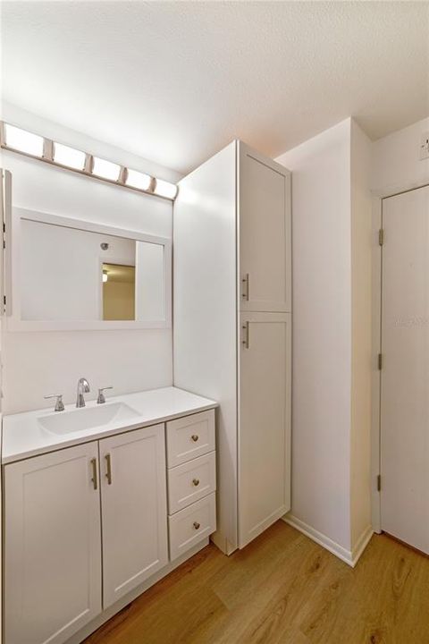 For Sale: $159,000 (2 beds, 2 baths, 1042 Square Feet)