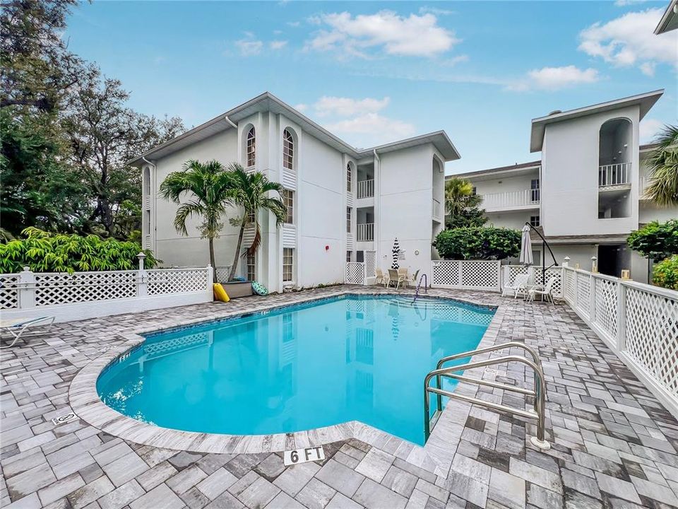 For Sale: $159,000 (2 beds, 2 baths, 1042 Square Feet)