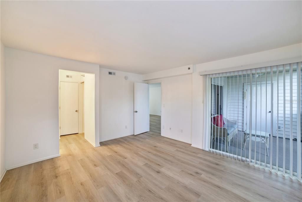 For Sale: $159,000 (2 beds, 2 baths, 1042 Square Feet)
